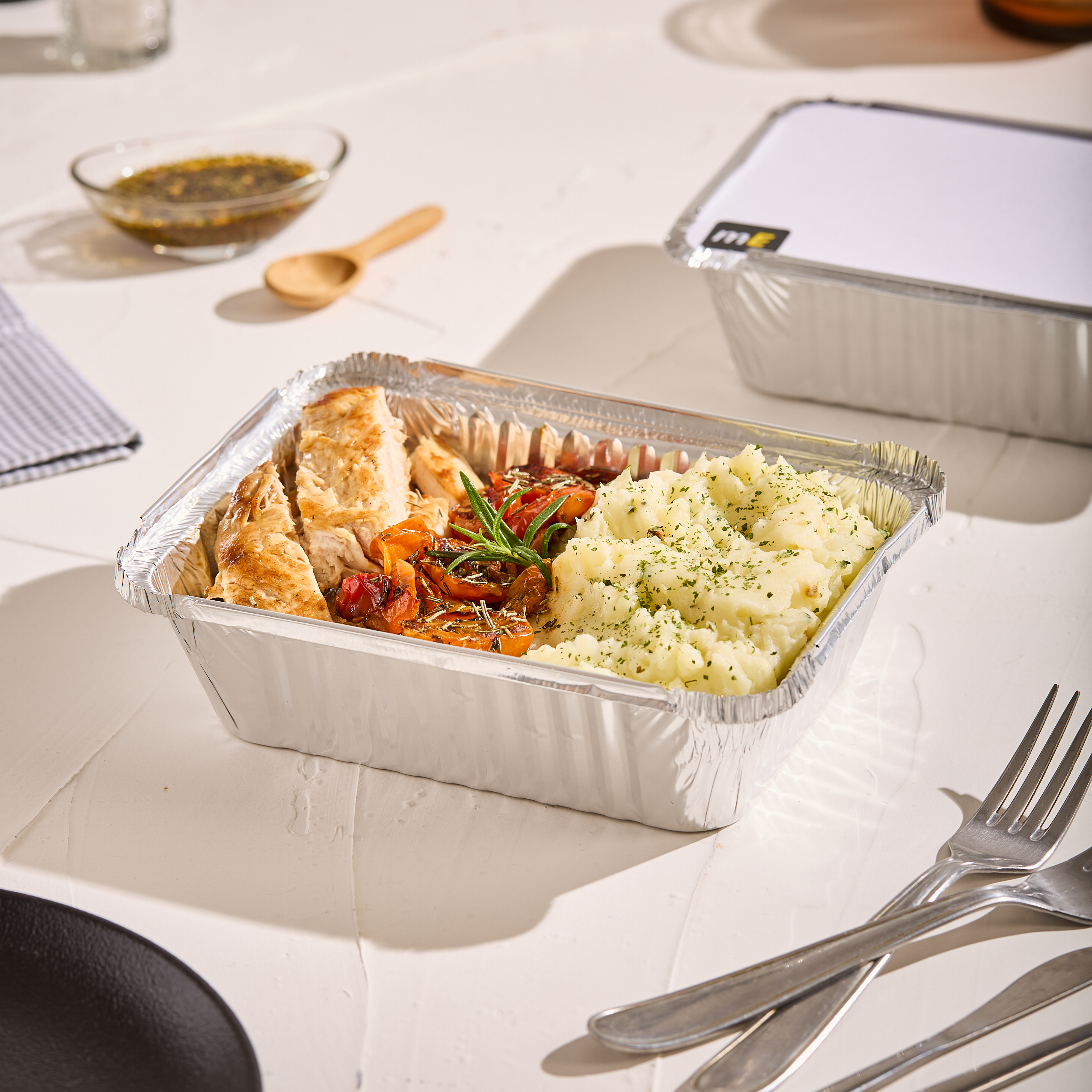 BANDEJA ALUMINIO DARNEL CON TAPA ALUMINIO.F-100 (32OZ-1000ML) CAJA*100UNID.