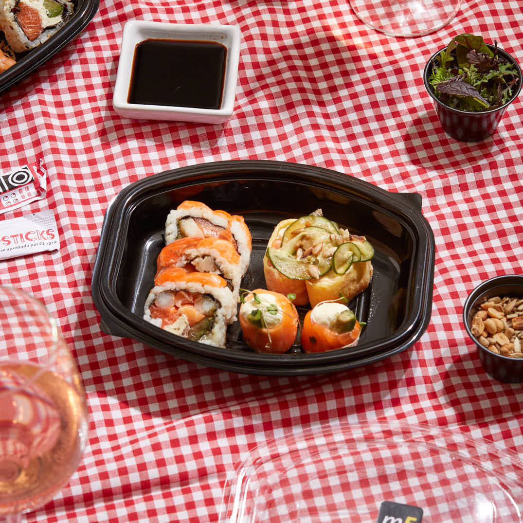 BANDEJA PET BANDEX NEGRA SUSHI C/TAPA PP CRISTAL (15*19*4CM) (105153BYT) *50UNID