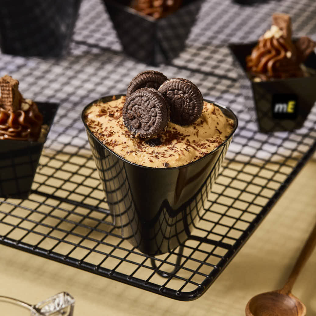 COPA PETITE TRIANGULAR PLASTICA NEGRA (8*8*5CM) BLISTER *12UNID.