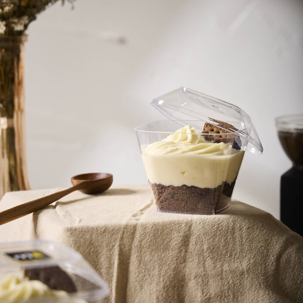 STRAWPLAST POTE RIGIDO 180CC CUADRADO C/TAPA CRISTAL (ST-532) *10UNID